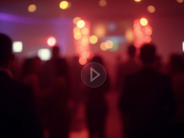 Miniatura de video de cobertura de evento, con overlay de ícono de play